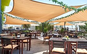 Royale Sundance Studio 8 in Alezzi Beach Spa Pool