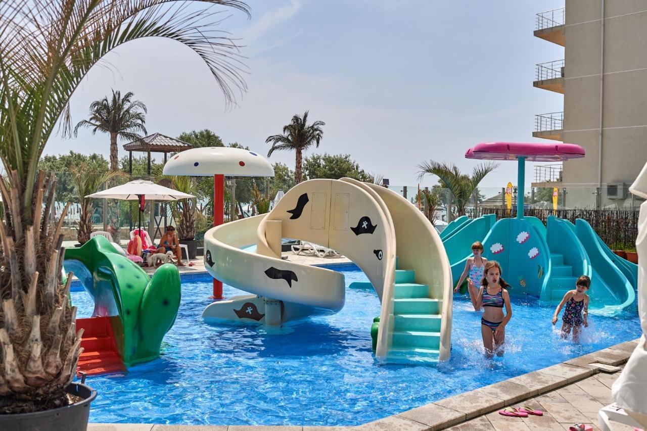 Royale Sundance Studio 8 in Alezzi Beach Spa Pool Apartment Mamaia Exterior foto